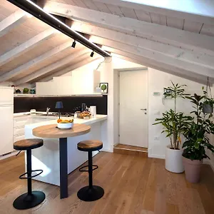 casa-tonde-mansarda.hotelinveneto.com/